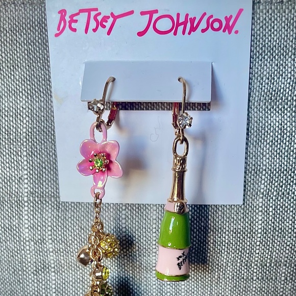 *~* NEW BETSEY JOHNSON MiSMATCH EARRiNGS *~* Party Celebration Champagne Flower - Picture 2 of 3